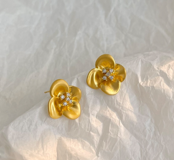 Matte Three-dimensional Flower